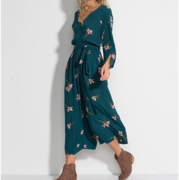 Billabong Floral jumpsuit Size Small - Picture 3 of 9